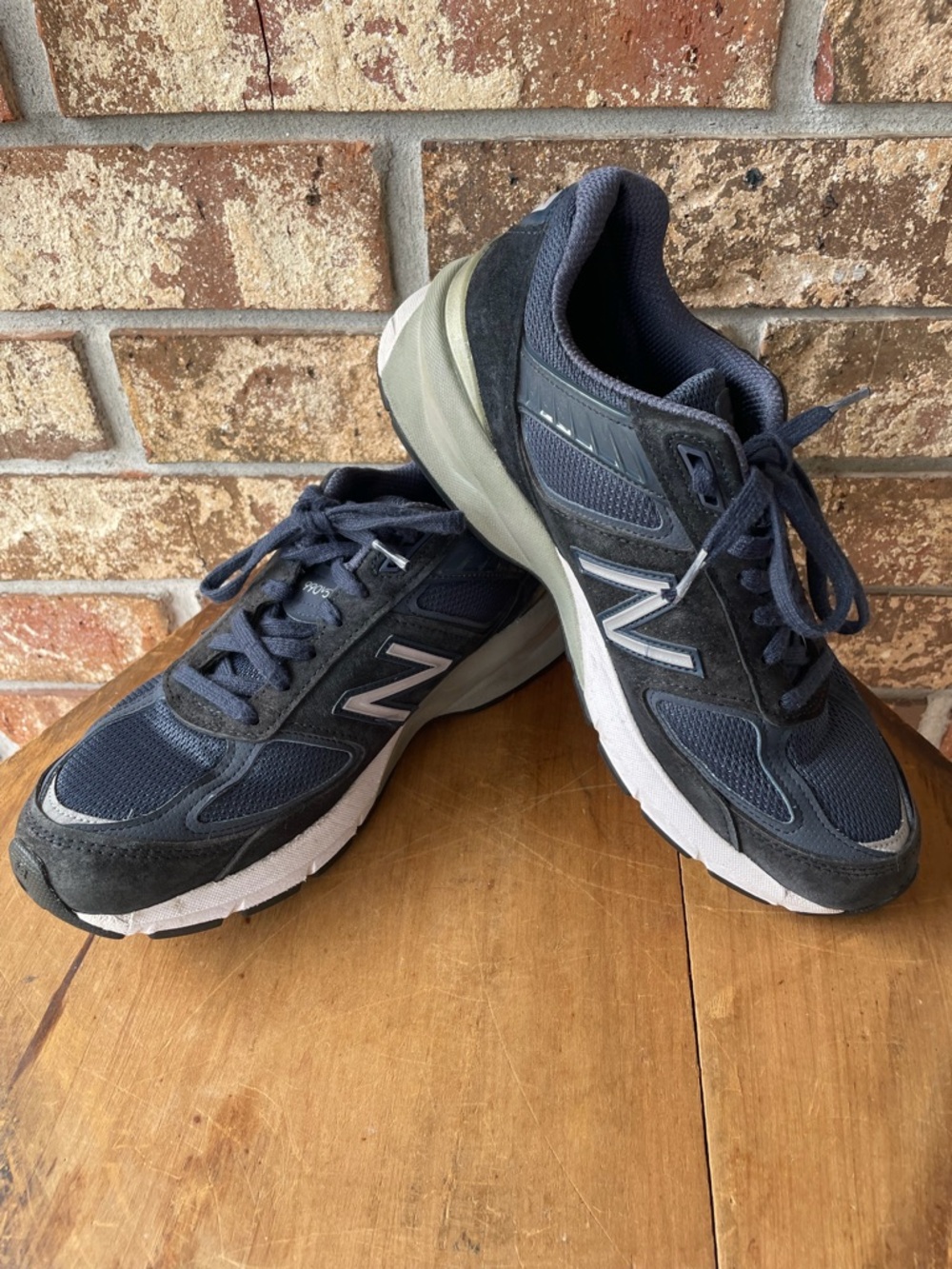 Women’s New Balance 990v5 Sneakers Size 9 Blue Gray Colorway Pre-Loved Beauties!